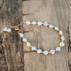 Elegant Gold and White Pearl Bracelet